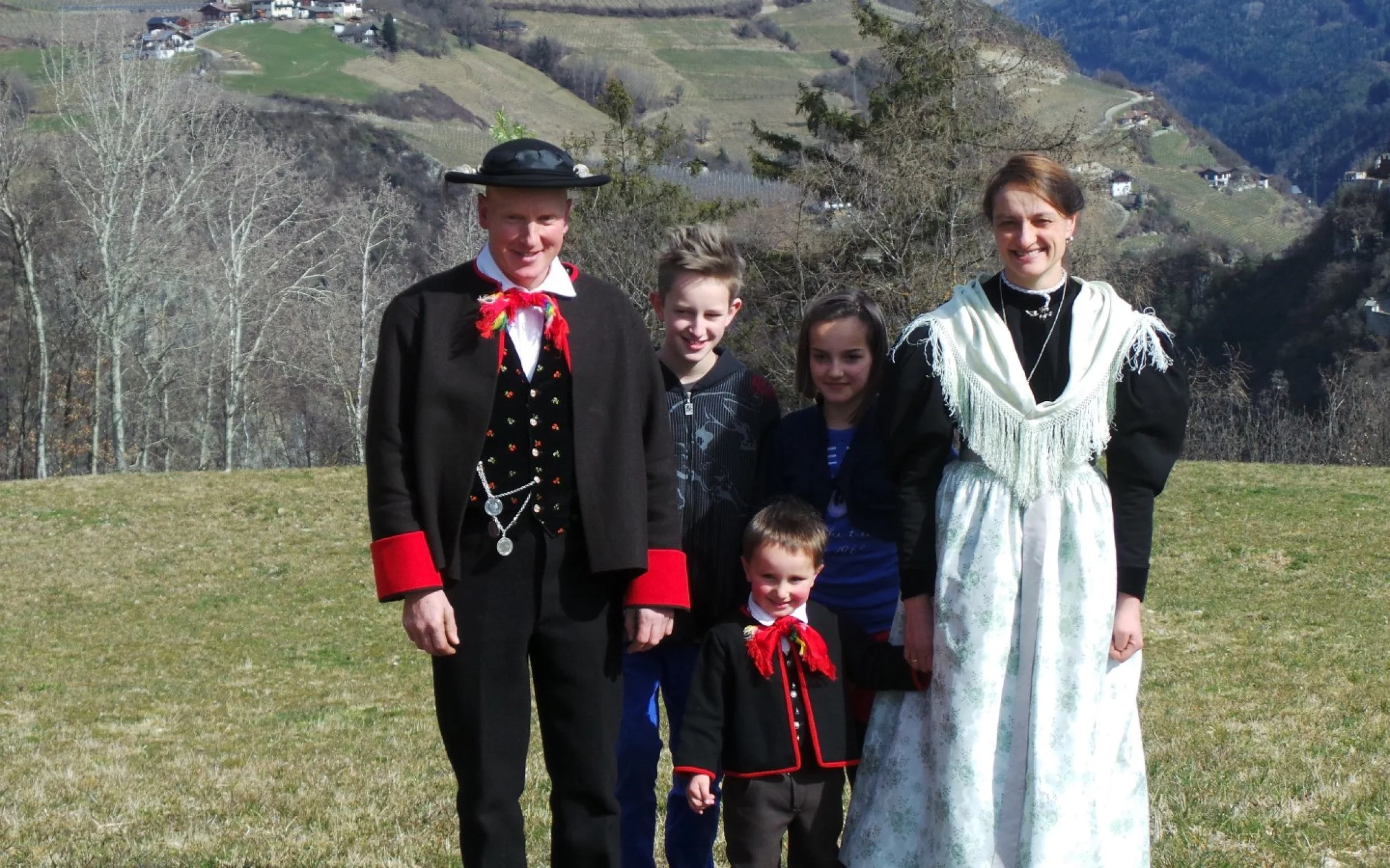Fam Brunner_1600x900.jpg